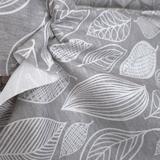 Tessuto antimacchia H 140 cm - FOGLIE BIANCHE/GRIGIO