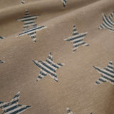Jacquard-Möbelstoff H 140 cm – BLAU/HASELNUSSGESTREIFTE STERNE