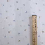 Mussola di Cotone Doppia Garza H 140 cm - CUORICINI AZZURRI E TORTORA/LATTE