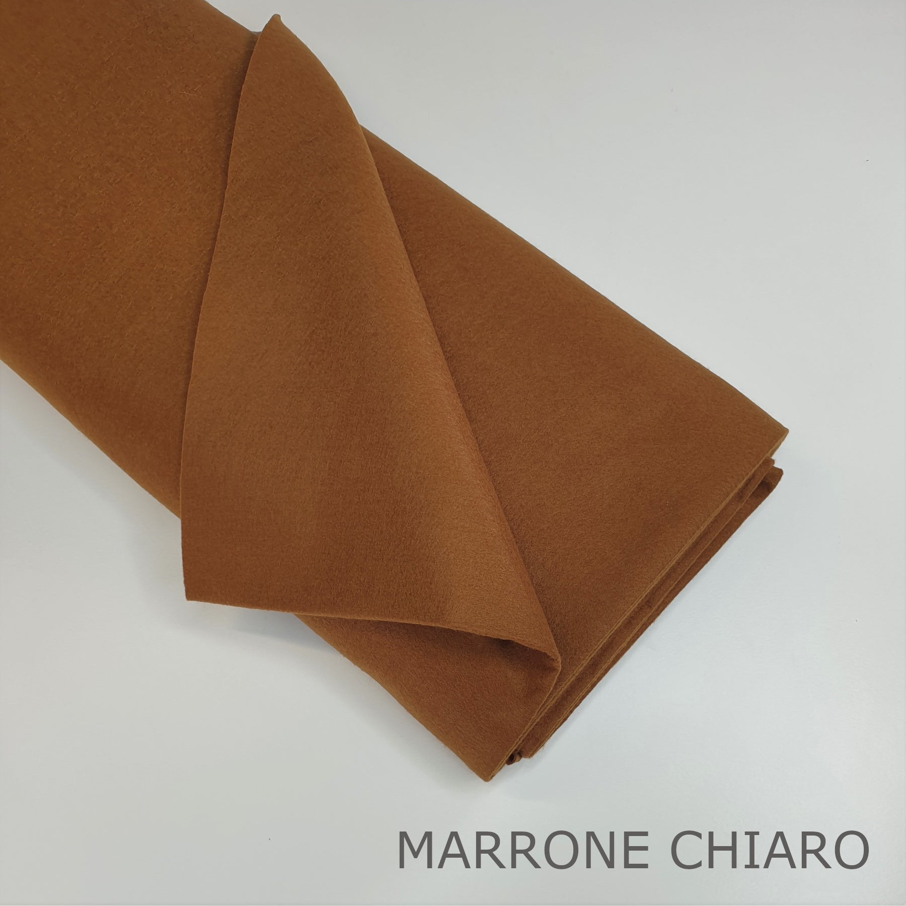 Tessuto Pannolenci Marrone Con Stamapa Doghe - Altezza 90 Cm - Venduto A Tagli Da 20 Cm (Poliestere)